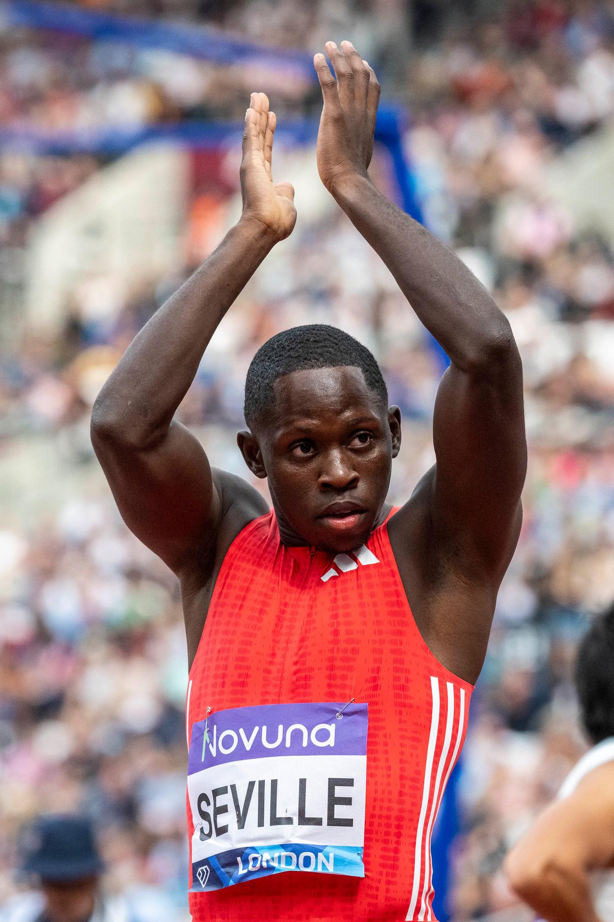 九游注册-爱尔兰田径选手奋勇争先，夺冠成功